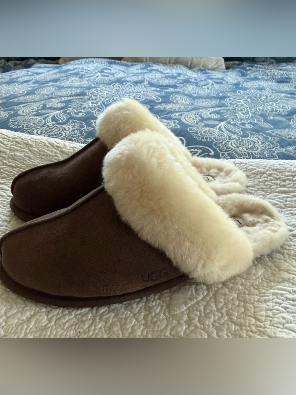 UGG Brown Suede Scuffette Slippers with Cream Sheepskin Collar Size 9